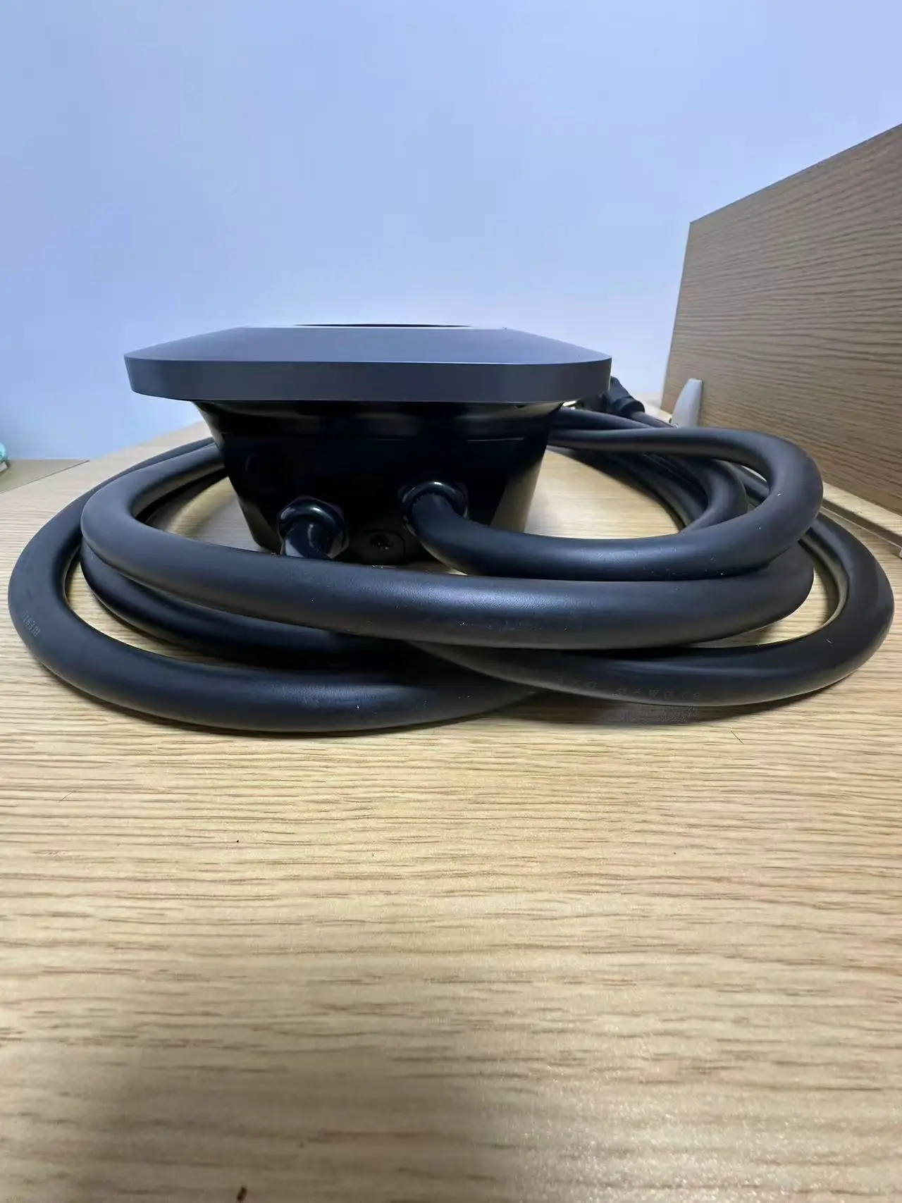 Настенная зарядная станция JET – обзор и цена Wallbox Ev